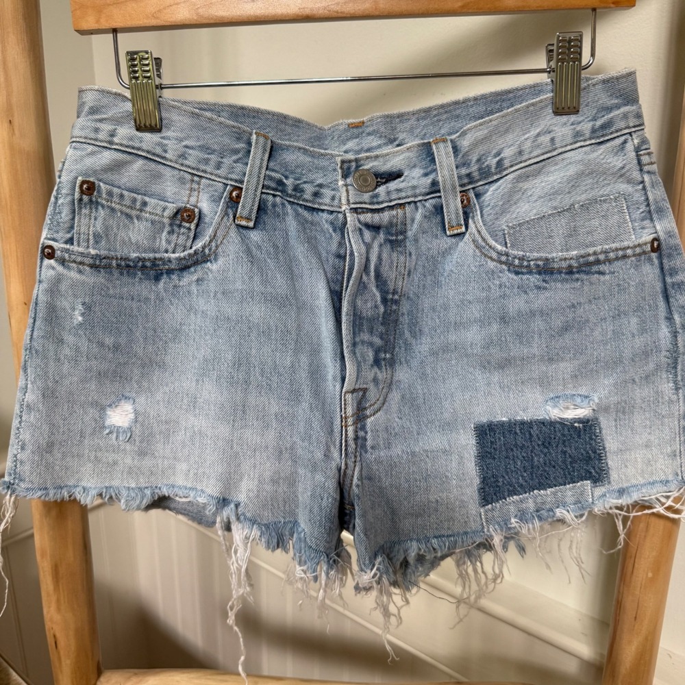 Levi's 501 Womens Distressed Light Wash Denim‎ Cut Off Shorts Patchwork W27 29x2
